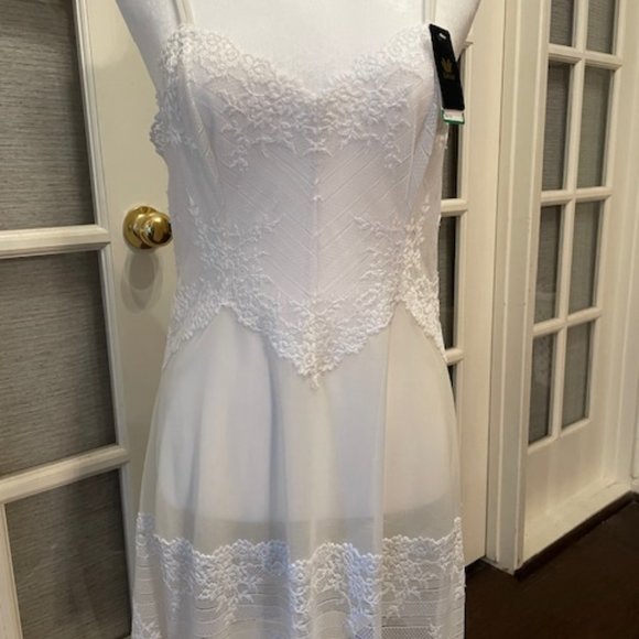 Wacaol  Lingerie White with Lace Slip Chemise Size Large, New With Tags - Picture 1 of 4
